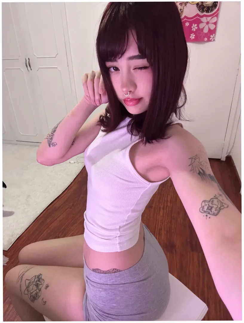 Short girl with dangerous ideas [18F]