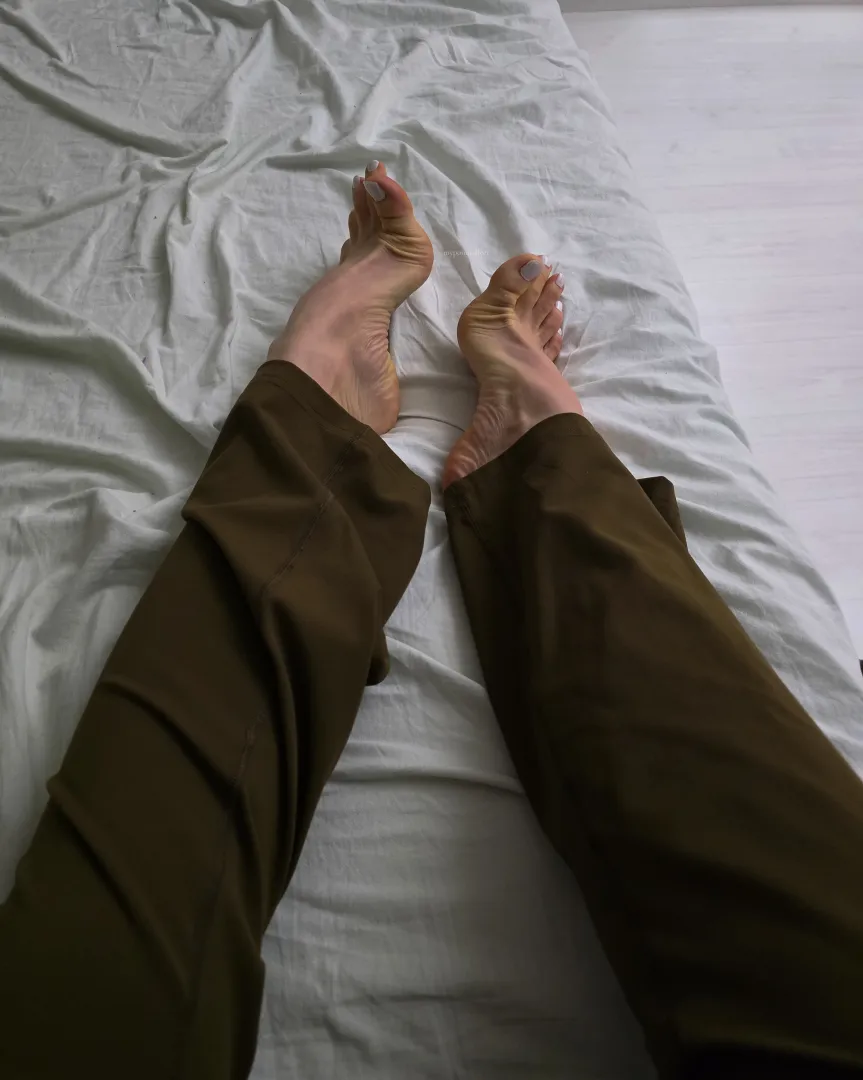 The result of YEARS of gymnastics/ballet training: HIGHEST arches