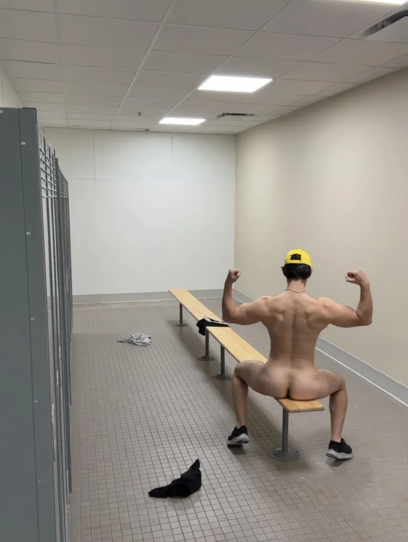 They need to put a mirror in here