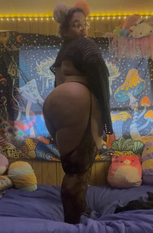 Thicc goth girl on the menu 