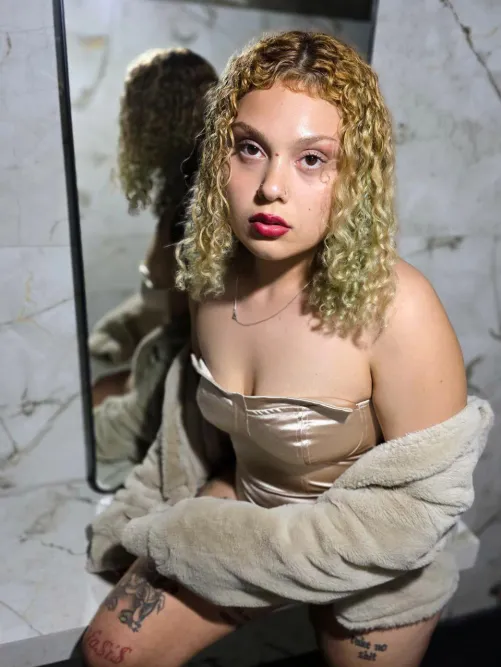 This goddess puts on her bodysuit today. I want to see you lose control. Don’t let appearances fool you.