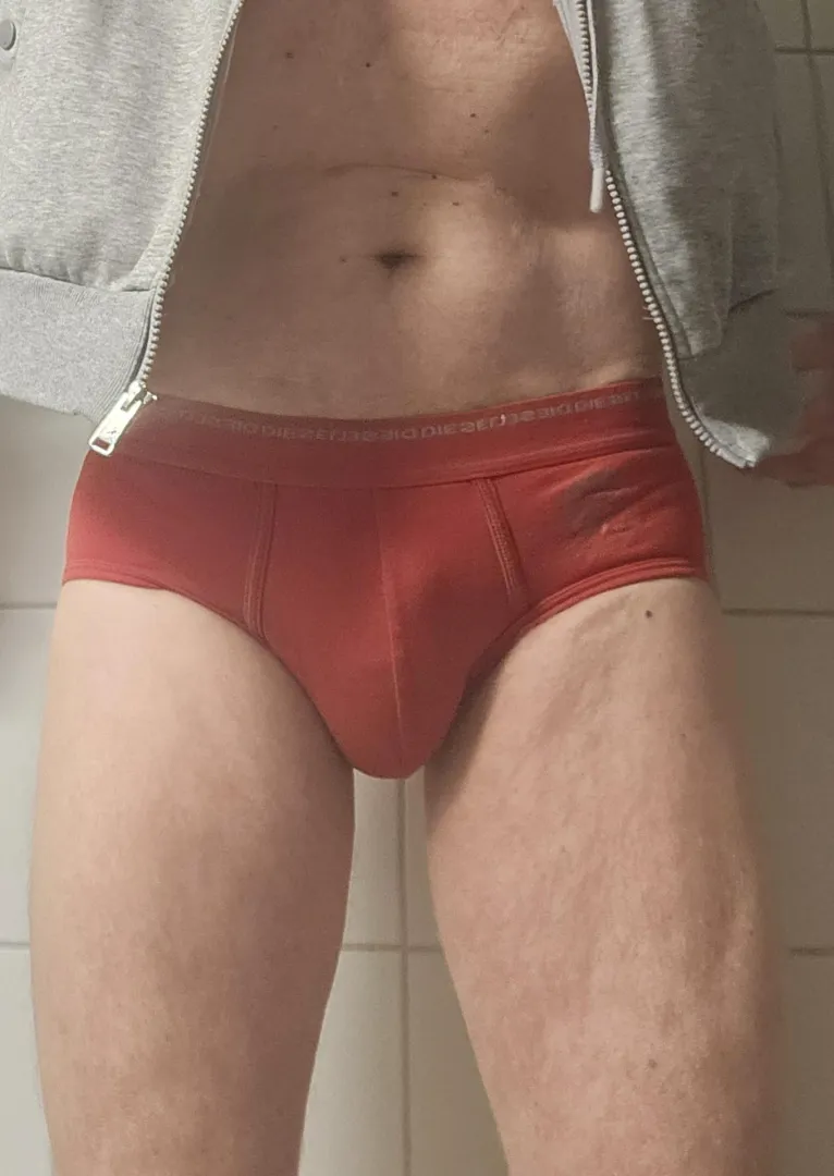 Thursday in red. Age 62