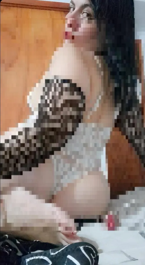 Tiny pixels don’t get attention… they earn it. 