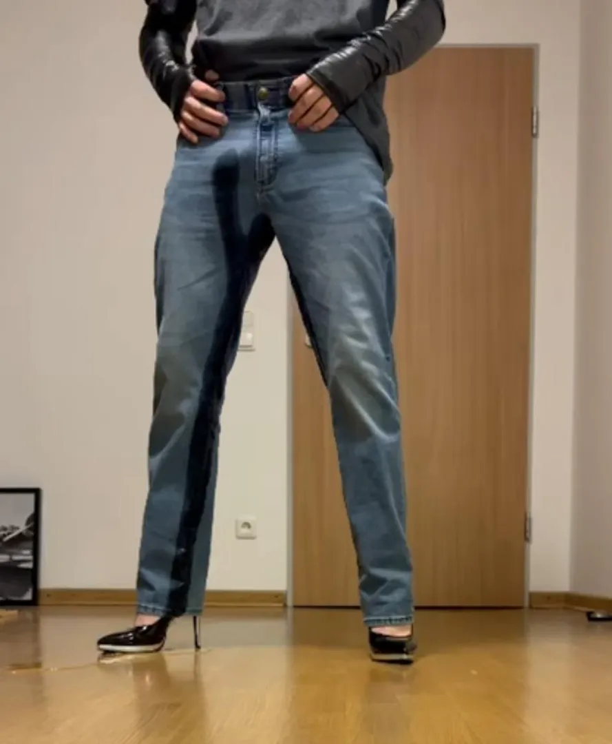 Wetting in my masc pants and high heels ❤️ I'll have more fun wearing something more fitted 