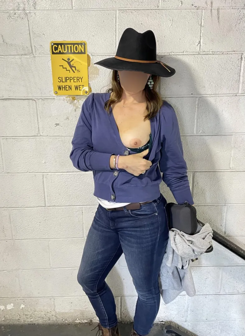 When you find the perfect sign to flash (f)