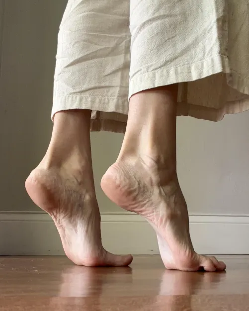 Who needs a ladder when you’ve got high arched feet?