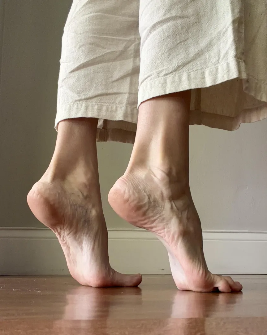 Who needs a ladder when you’ve got high arched feet?