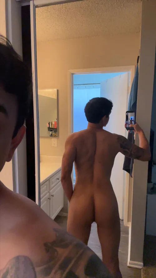 Whos hosting rn? Looking for hung masc tops that want a bj