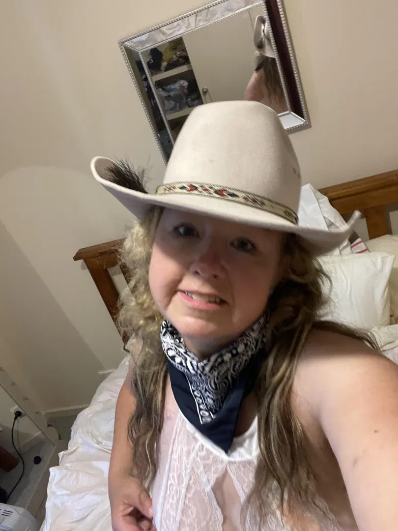 You be the boss I will be the naughty assistant