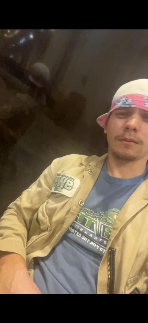 27Wm looking for couples our hot wife’s, I’m clean experienced and open minded pm if interested