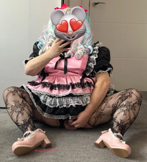 41 [S4A] Online Only - No Host Required. South East Sissy Looking For A Mistress / Mommy, Master / Daddy or a dominant Sissy.