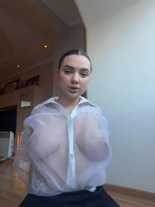 A white shirt suits me