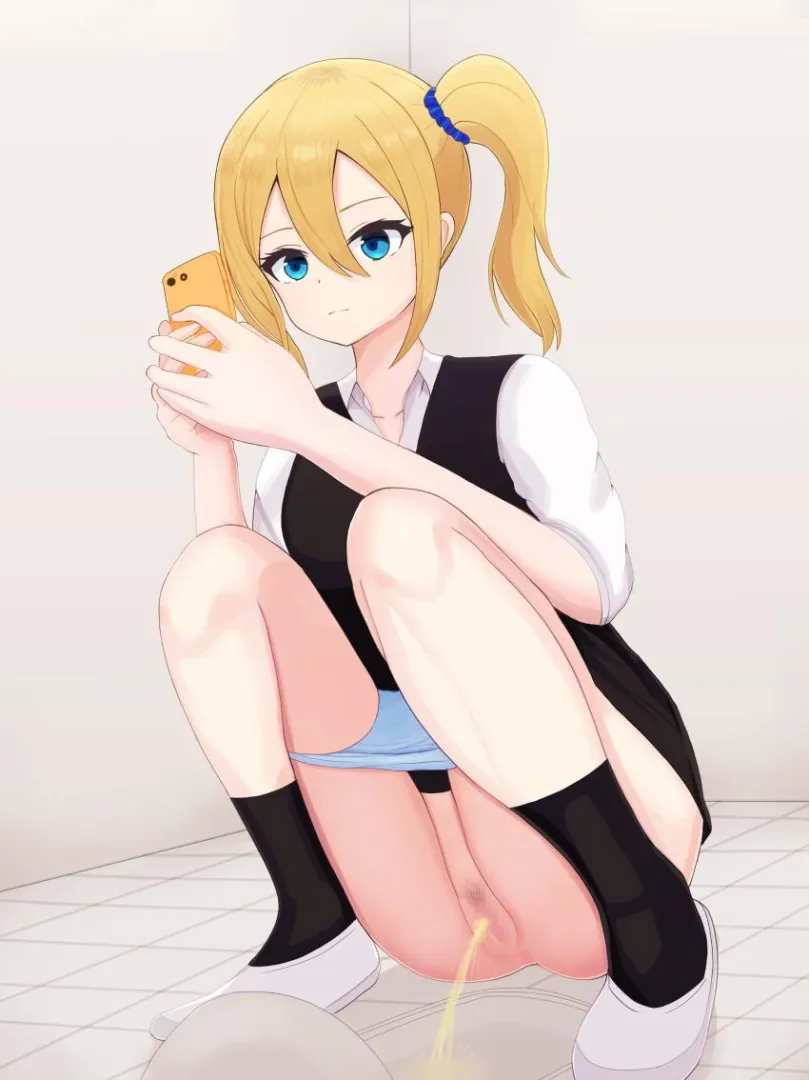 Ai hayasaka squatting pee while using her phone