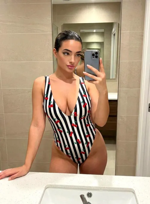 another quick shot of my sexy suit