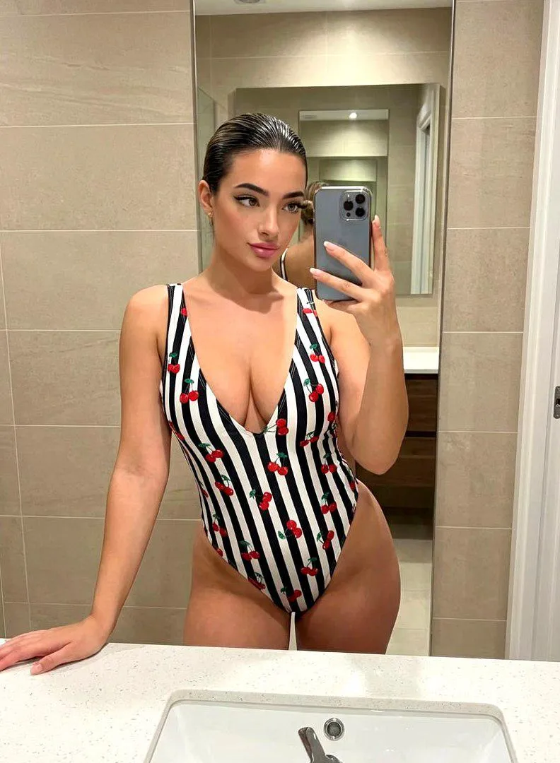 another quick shot of my sexy suit