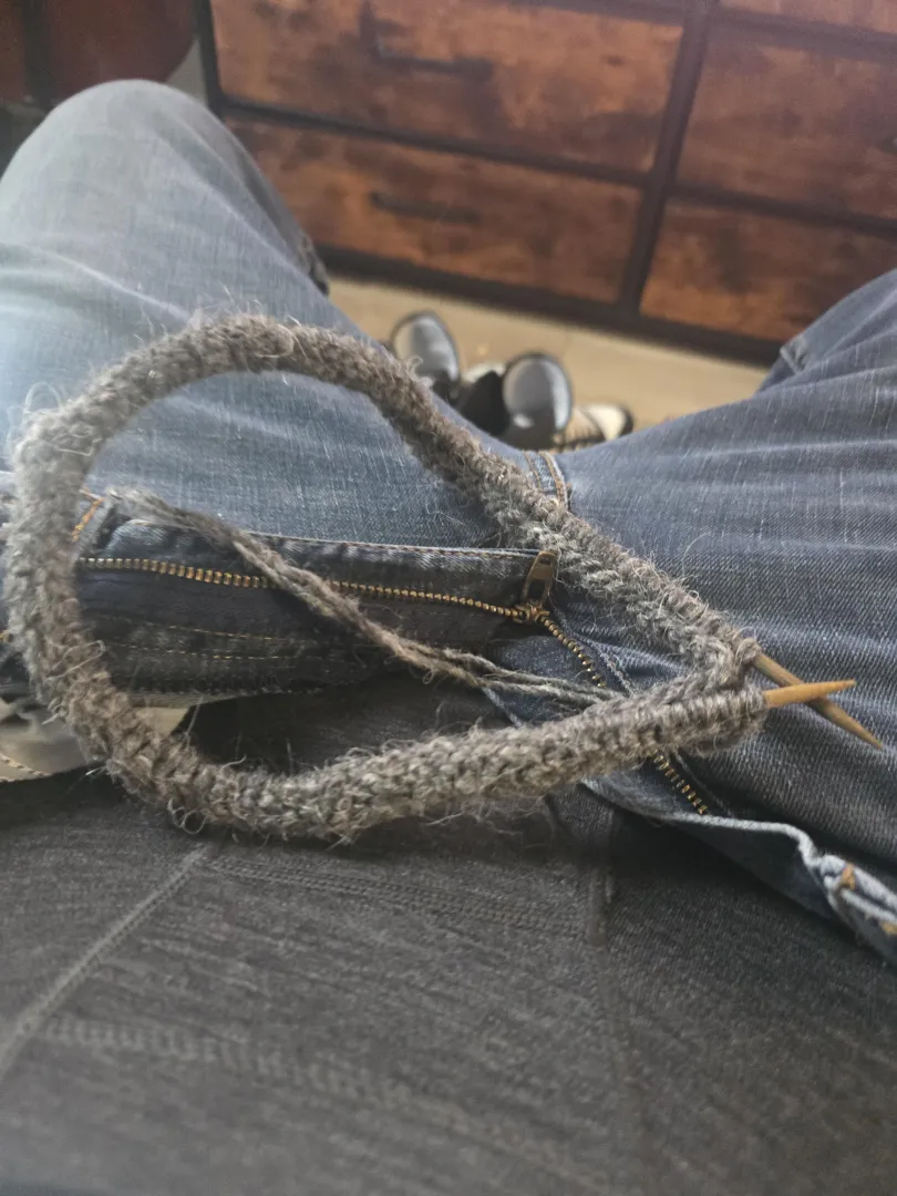 Bored and lonely I'm me! I'll shower knitting