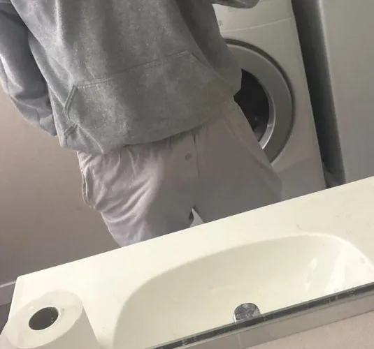 Boutta head to the store think anyone will notice 