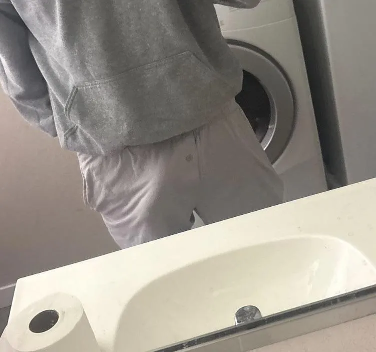 Boutta head to the store think anyone will notice 