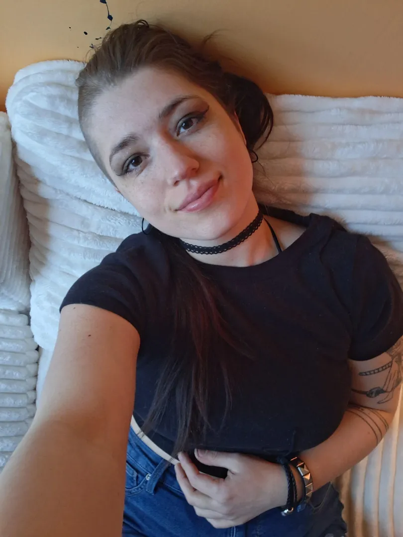 Brown eyes and a simple smile