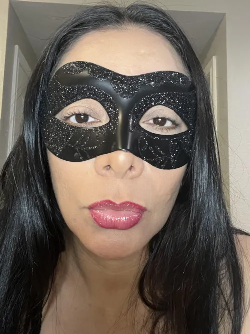 Come closer… let the shine seduce you.