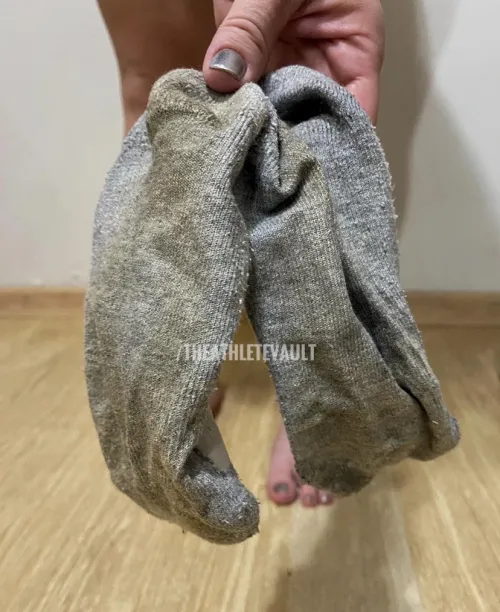 Damp and stinky after running ♨️ [selling]