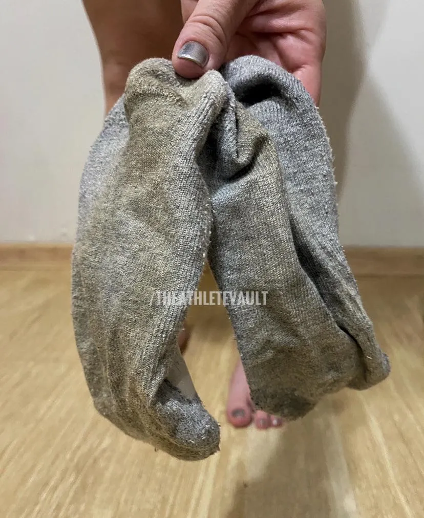 Damp and stinky after running ♨️ [selling]