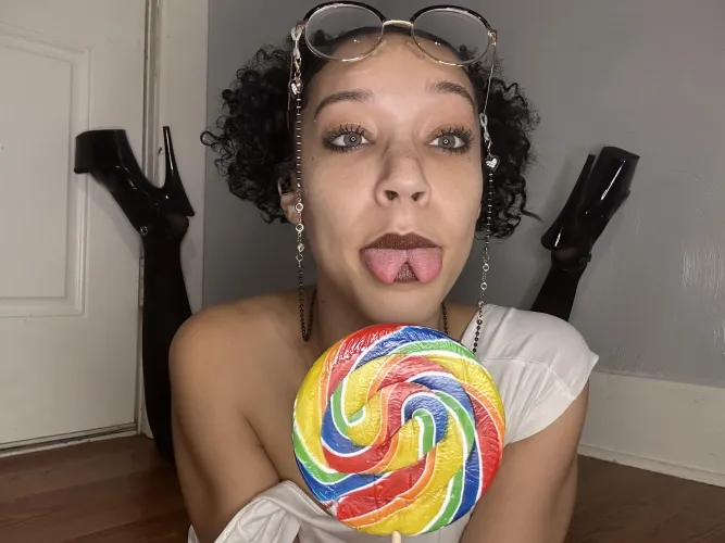 Do I look like, that I can dominate men?