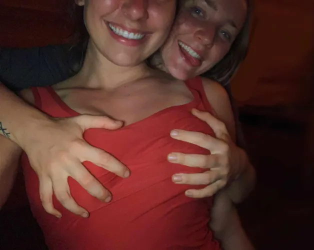 Drunk with my friend and horny asf now looking for fun Teleg: mariahlinzley