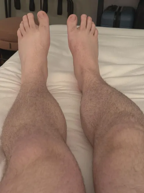 Good piggies take their paycheck on Friday and come worship these perfect hairy legs and size 12 feet 
