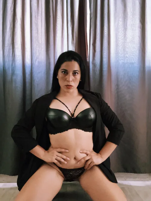 Hold your hands where you can see them. You will only move when I tell you.