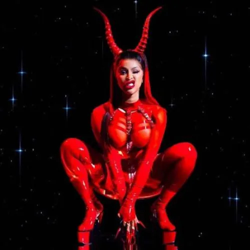 I love when she wear this.