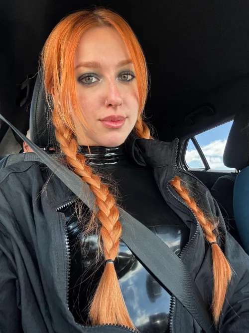 Just made a shooting at the windy beach (that’s why my hair is a mess) ☺️