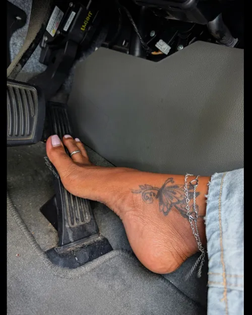 Pedal teasing with high arches... Could you resist this view? 