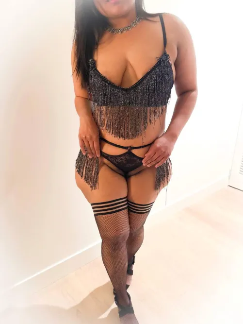 Sneak peek of my hairy pussy