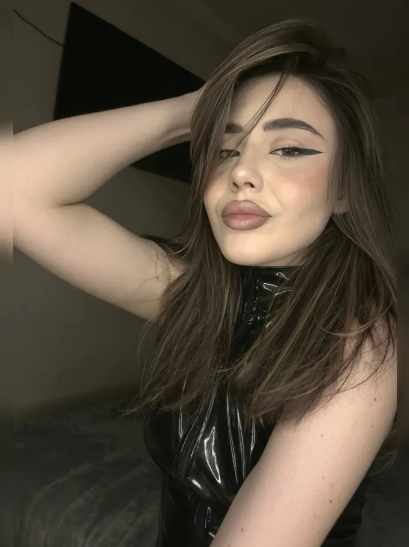 Stop scrolling and tell me why you’re staring.