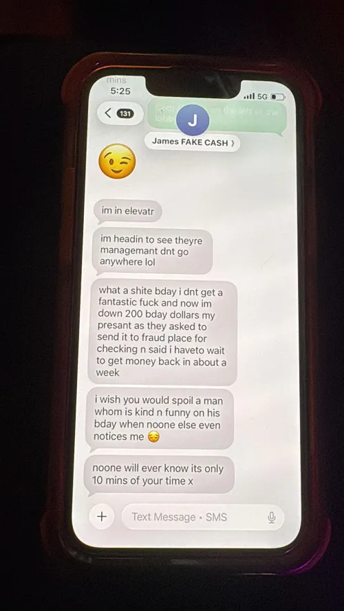 Tried to give me fake notes