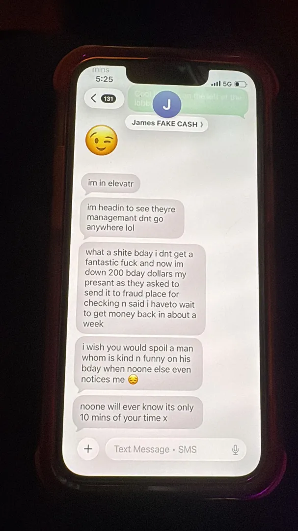 Tried to give me fake notes