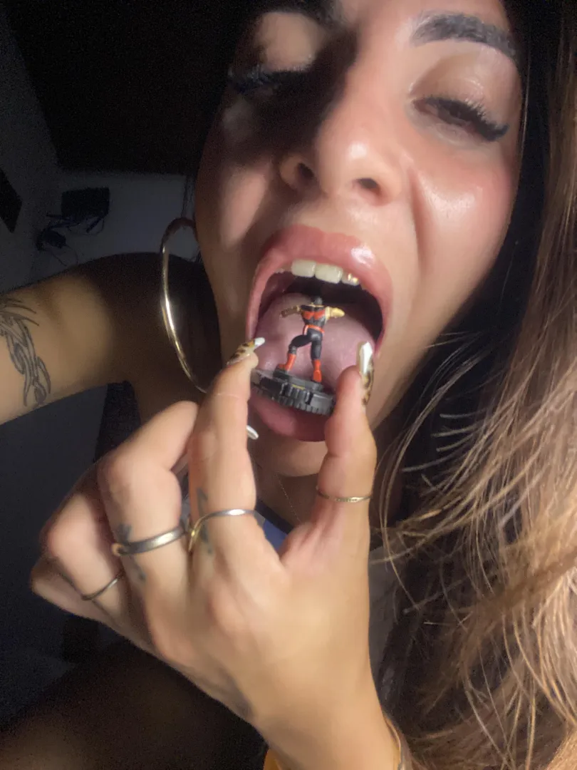 u wont be able to scream once u are inside of my mouth