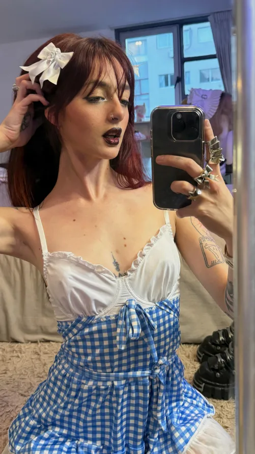 Wine talking rn, who can host? faster replies on lnssta: .Iunaorvyn'.