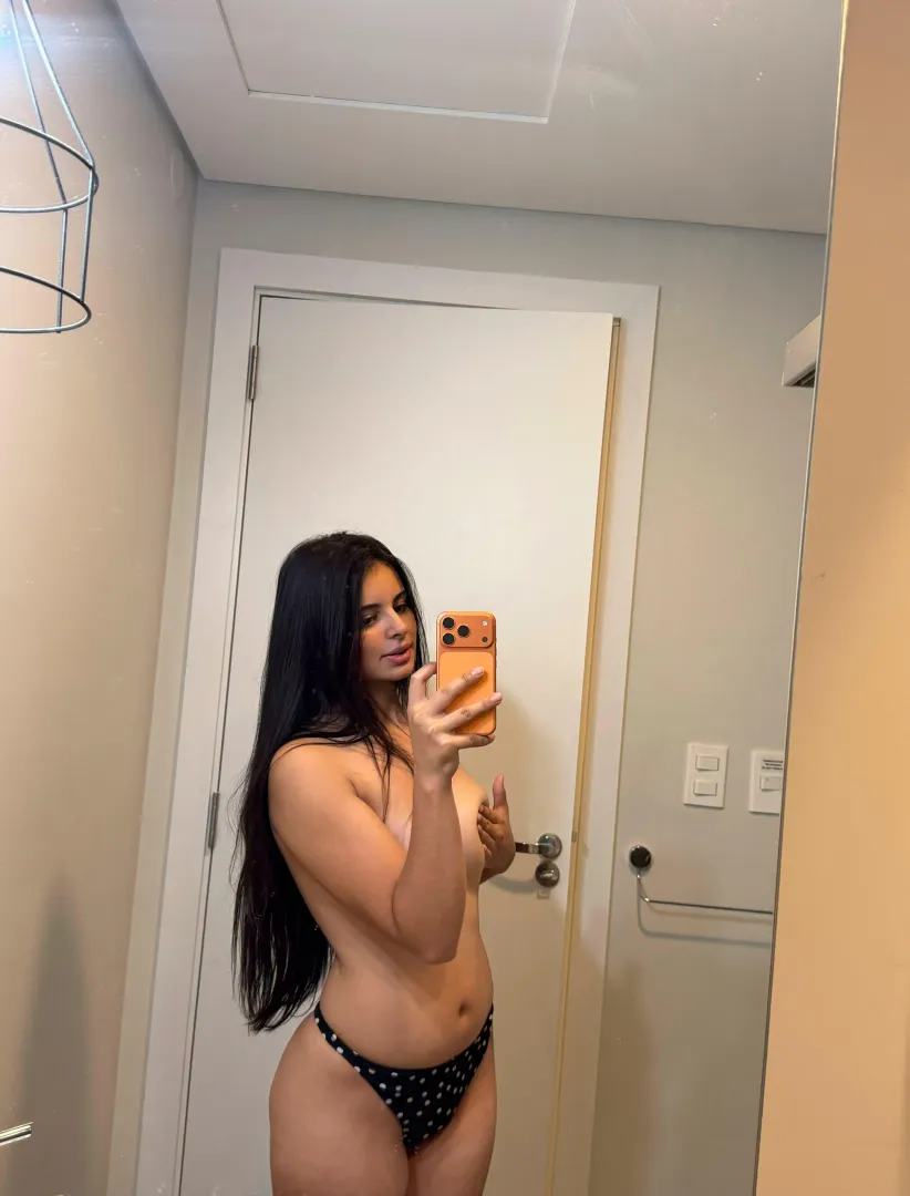 Would you be distracted by me