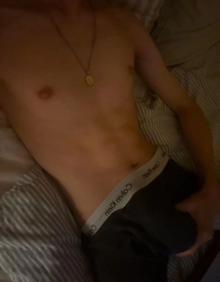 18 uk looking for fit guys my age. adam2024x