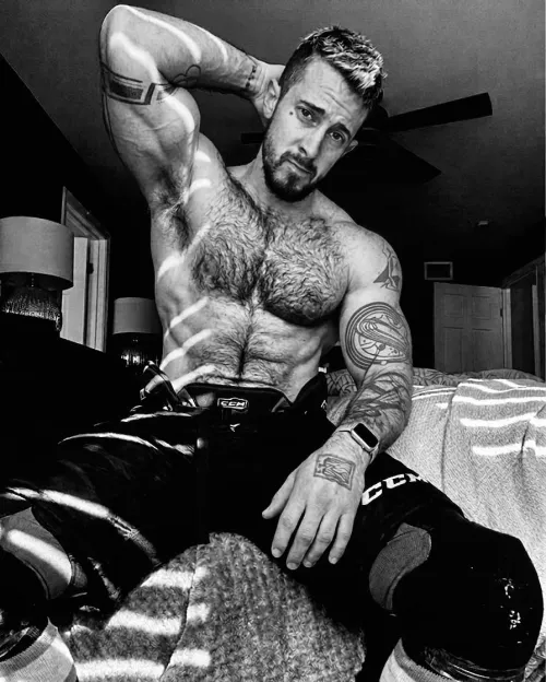 (30) musky hockey jock pits - OC