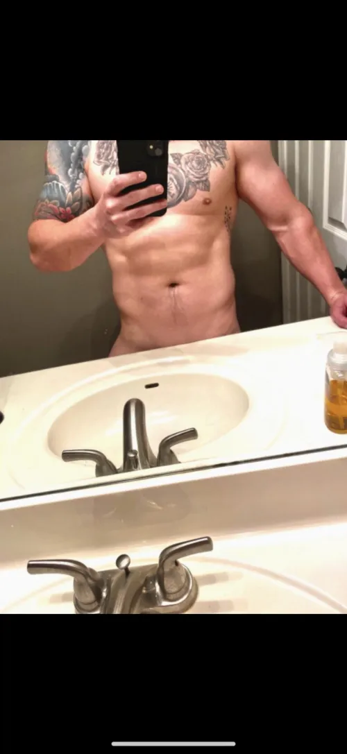 32M Hung bull looking for fun, couples, group, cuck, etc..