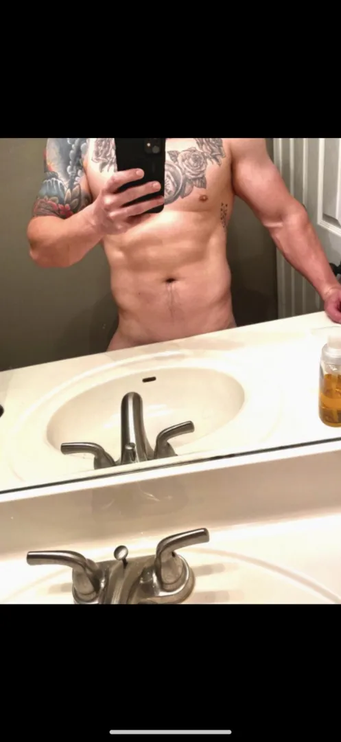 32M Hung bull looking for fun, couples, group, cuck, etc..
