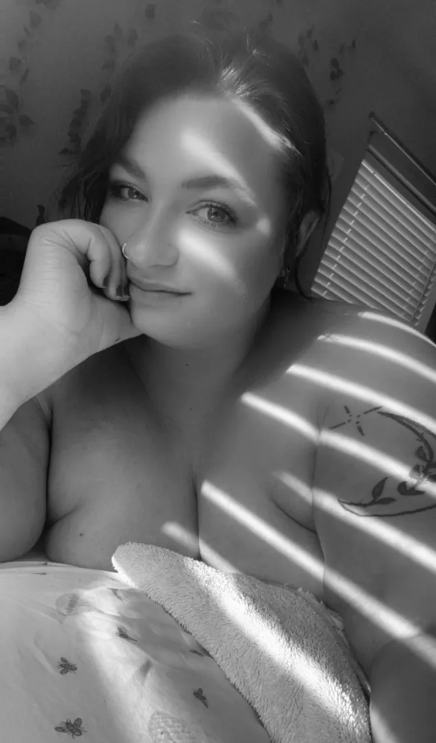 A goddess deserving of pampering and pleasure 