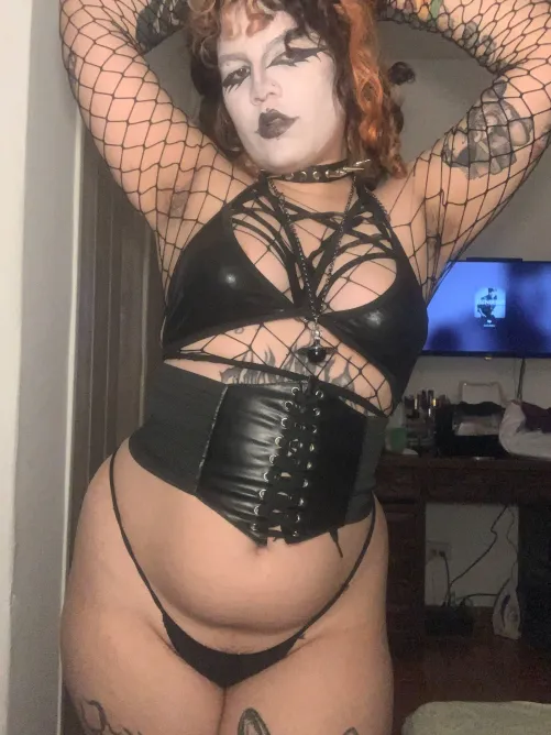 chubby and goth, ur dream
