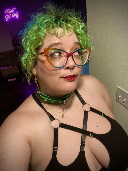 Daddy let me wear her collar out last night 