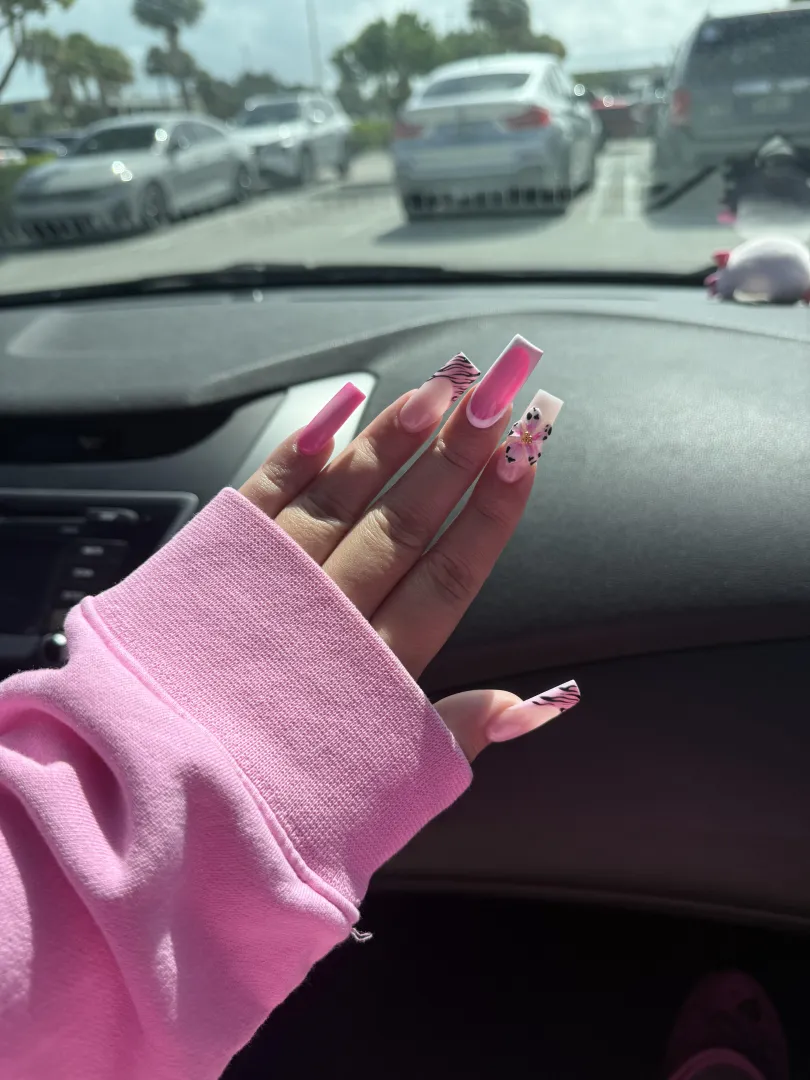 do you like this set? or would you have picked something else? something about pink nails makes me soooooooooo mmmmmm