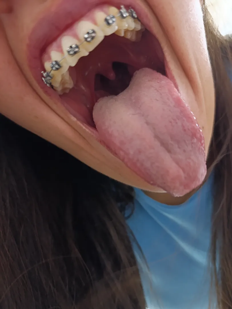 Está lengua quiere saborearte !!!