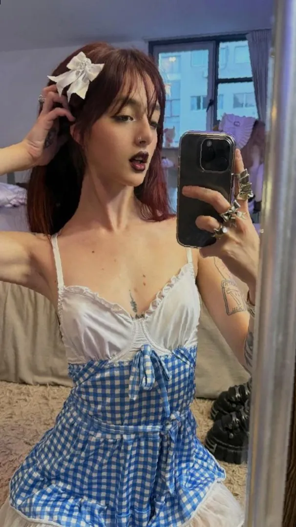 F18 looking for today or tomorrow, > reply me on lnstagg: lunaorvyn